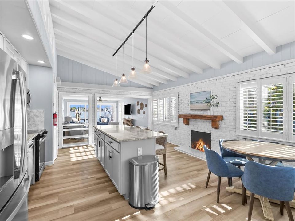 合同活跃: $1,450,000 (3 贝兹, 2 浴室, 1607 平方英尺)