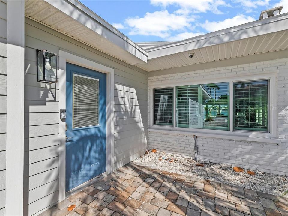 合同活跃: $1,450,000 (3 贝兹, 2 浴室, 1607 平方英尺)