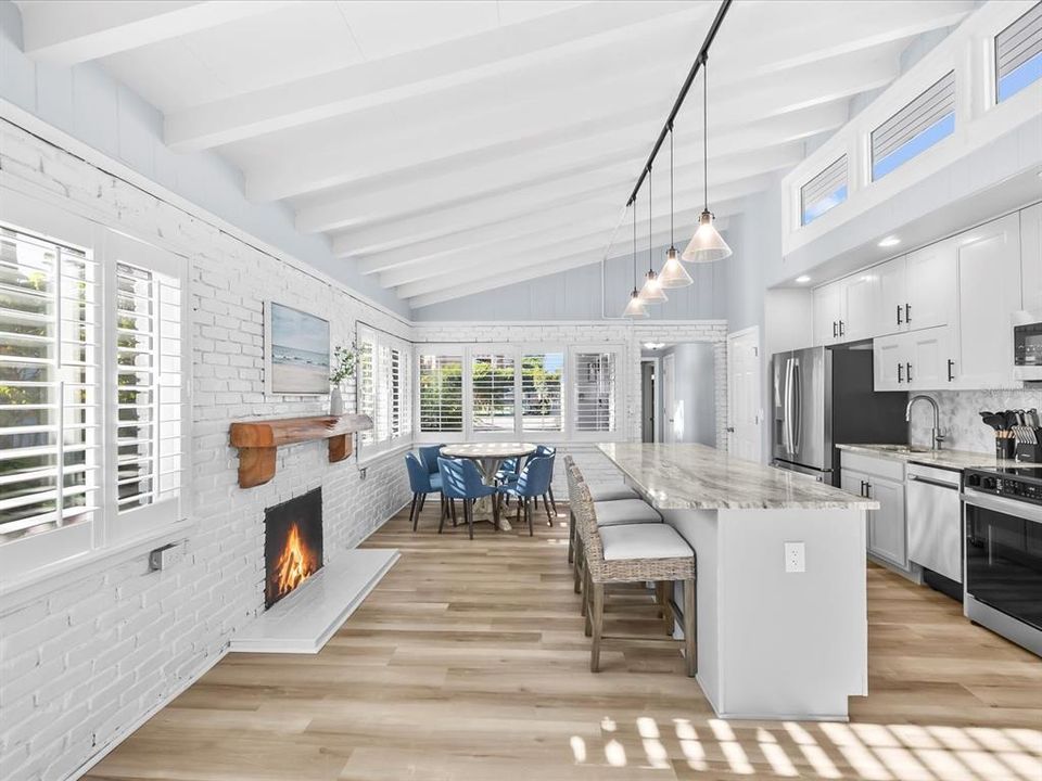 合同活跃: $1,450,000 (3 贝兹, 2 浴室, 1607 平方英尺)