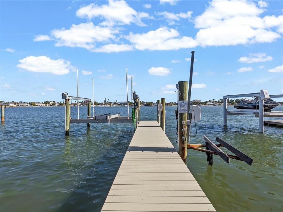 合同活跃: $1,450,000 (3 贝兹, 2 浴室, 1607 平方英尺)