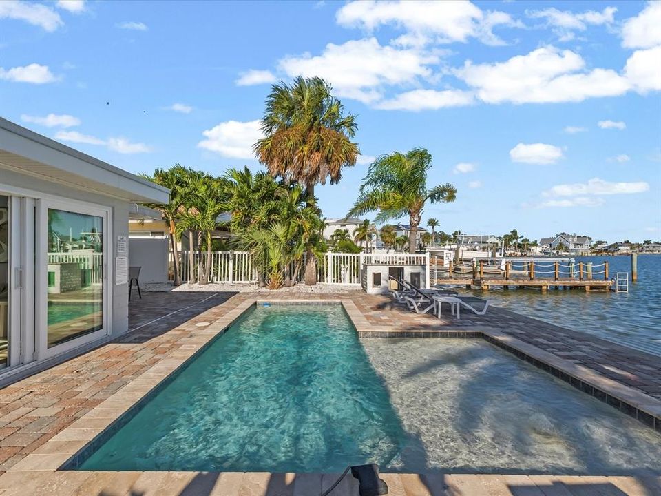 合同活跃: $1,450,000 (3 贝兹, 2 浴室, 1607 平方英尺)