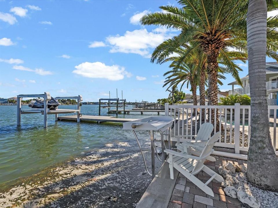 合同活跃: $1,450,000 (3 贝兹, 2 浴室, 1607 平方英尺)