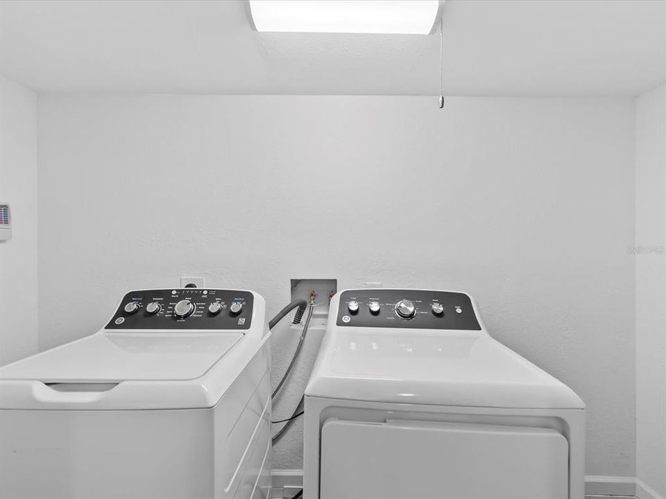 合同活跃: $1,450,000 (3 贝兹, 2 浴室, 1607 平方英尺)