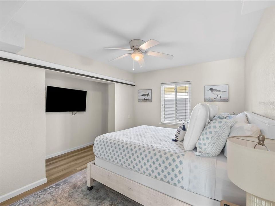 合同活跃: $1,450,000 (3 贝兹, 2 浴室, 1607 平方英尺)