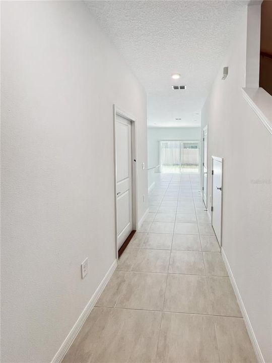 For Rent: $1,800 (3 beds, 2 baths, 1373 Square Feet)