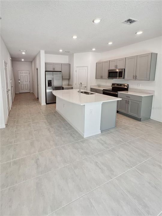 For Rent: $1,800 (3 beds, 2 baths, 1373 Square Feet)