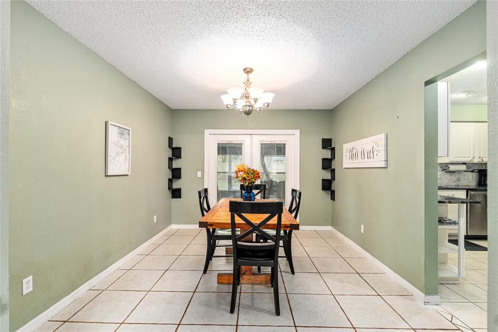 合同活跃: $249,900 (3 贝兹, 2 浴室, 1494 平方英尺)