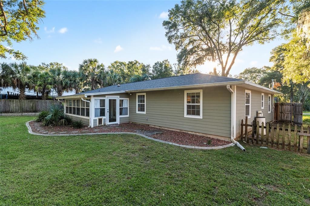 合同活跃: $249,900 (3 贝兹, 2 浴室, 1494 平方英尺)