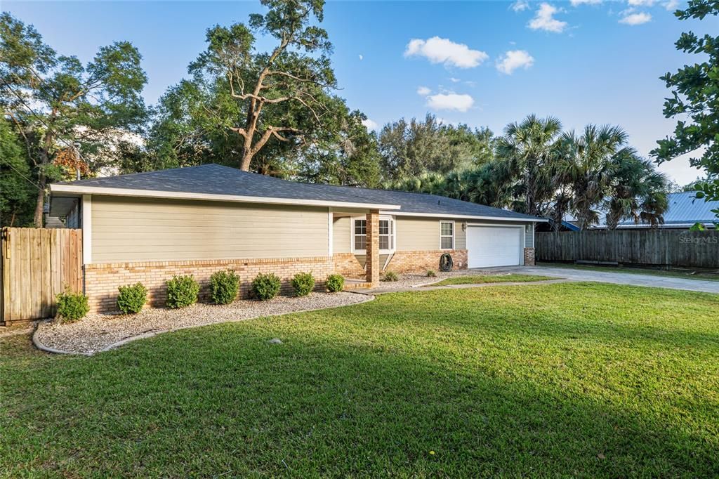 合同活跃: $249,900 (3 贝兹, 2 浴室, 1494 平方英尺)