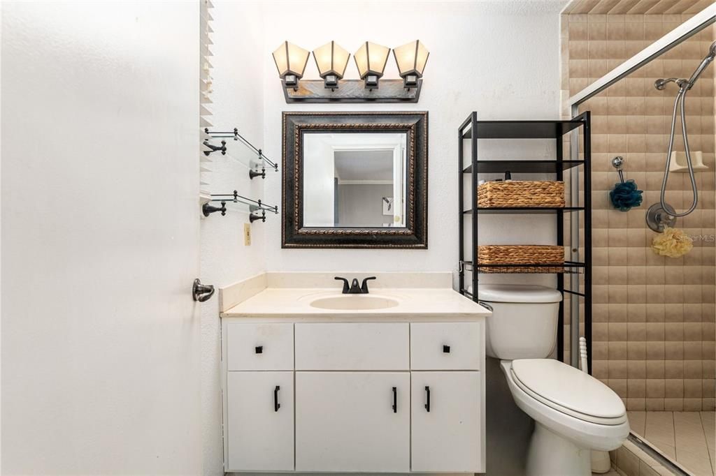 合同活跃: $249,900 (3 贝兹, 2 浴室, 1494 平方英尺)