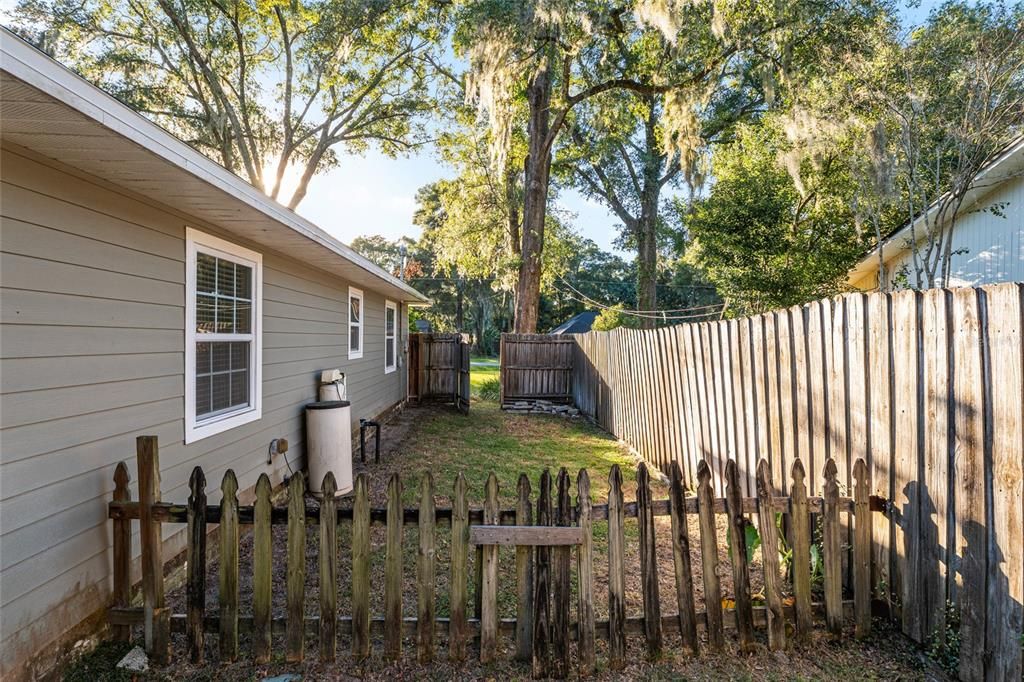 合同活跃: $249,900 (3 贝兹, 2 浴室, 1494 平方英尺)