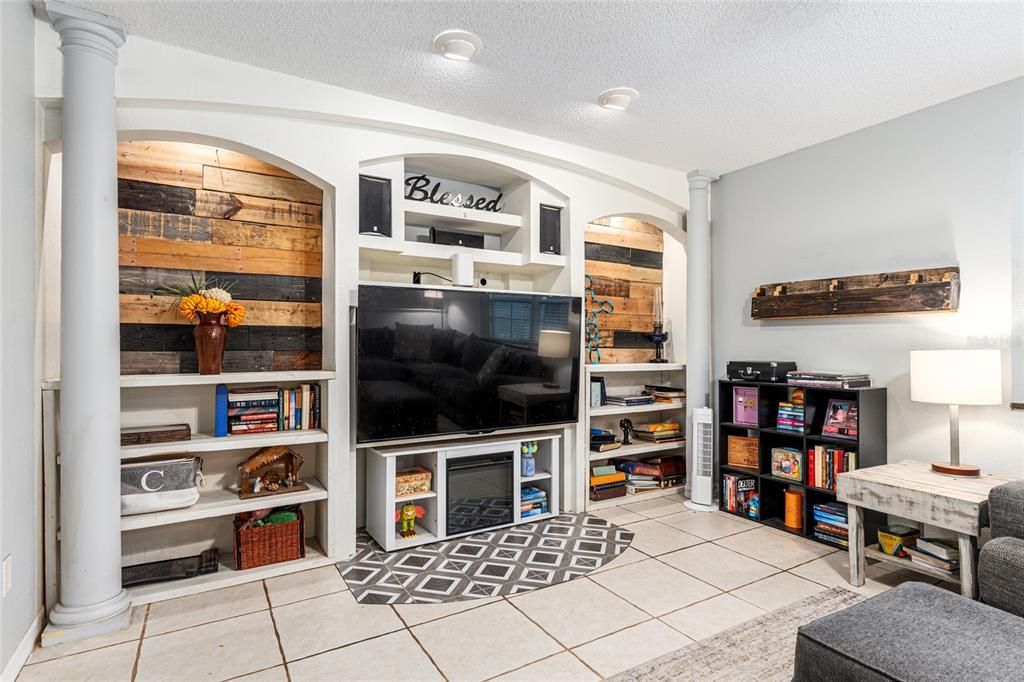 合同活跃: $249,900 (3 贝兹, 2 浴室, 1494 平方英尺)