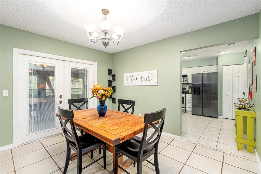 合同活跃: $249,900 (3 贝兹, 2 浴室, 1494 平方英尺)