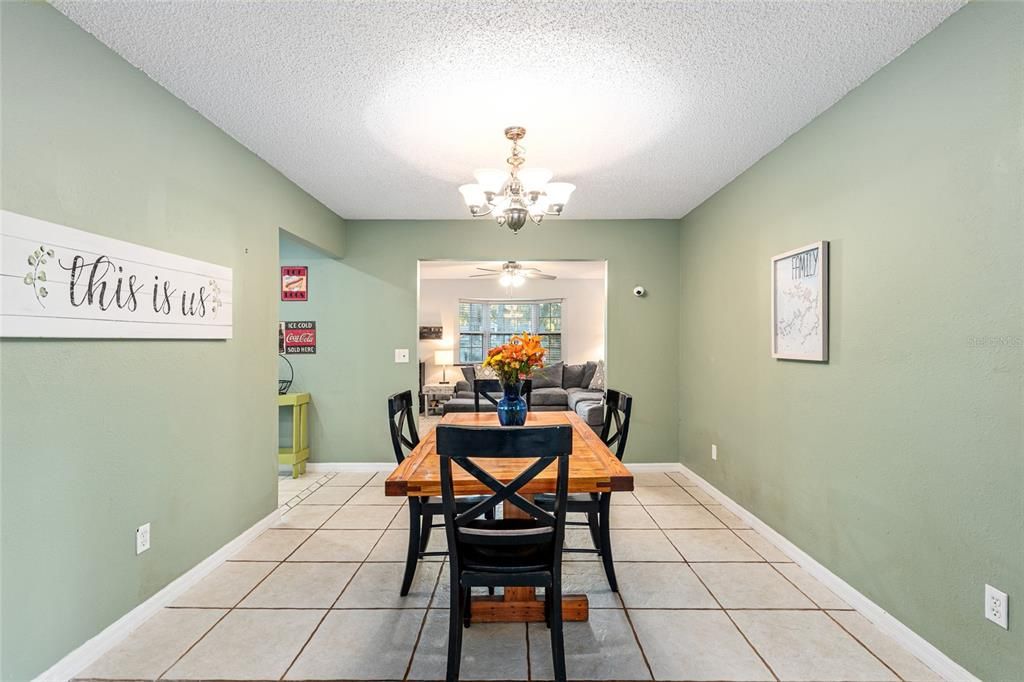 合同活跃: $249,900 (3 贝兹, 2 浴室, 1494 平方英尺)