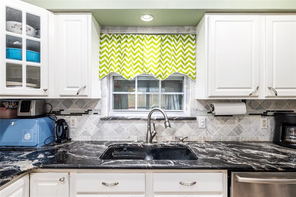 合同活跃: $249,900 (3 贝兹, 2 浴室, 1494 平方英尺)