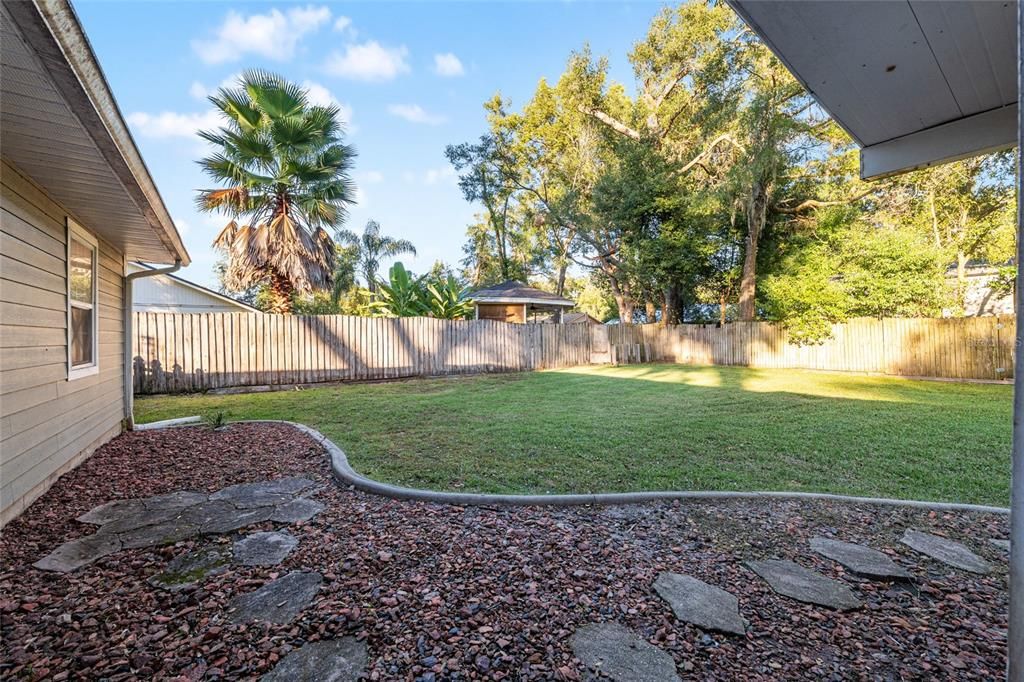 合同活跃: $249,900 (3 贝兹, 2 浴室, 1494 平方英尺)