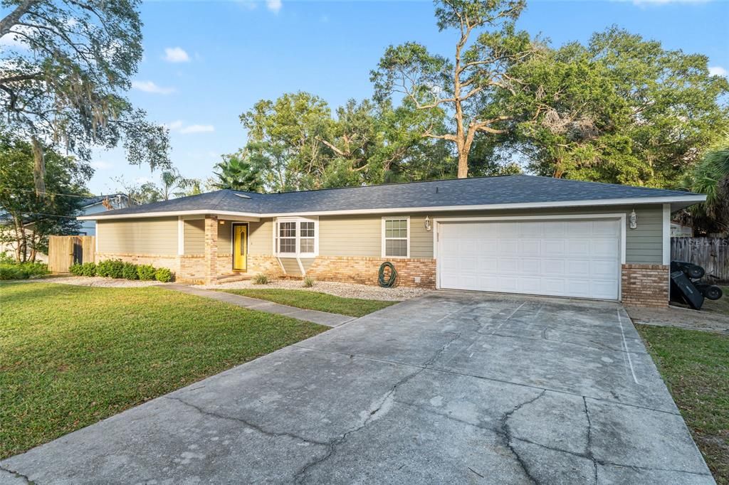 合同活跃: $249,900 (3 贝兹, 2 浴室, 1494 平方英尺)