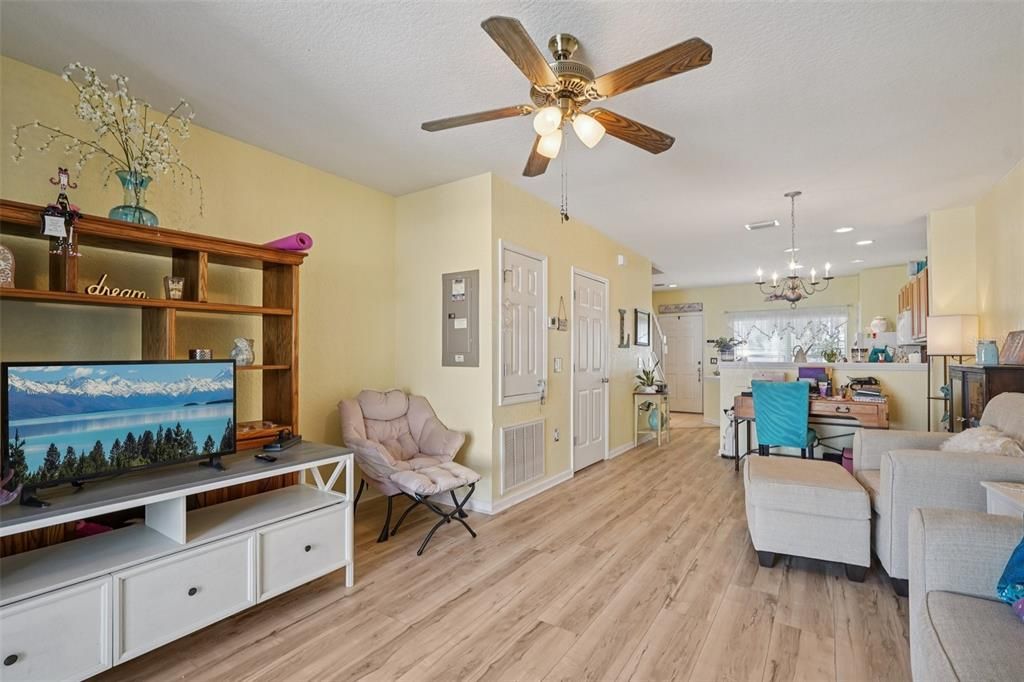 На продажу: $172,000 (2 спален, 2 ванн, 1134 Квадратных фут)