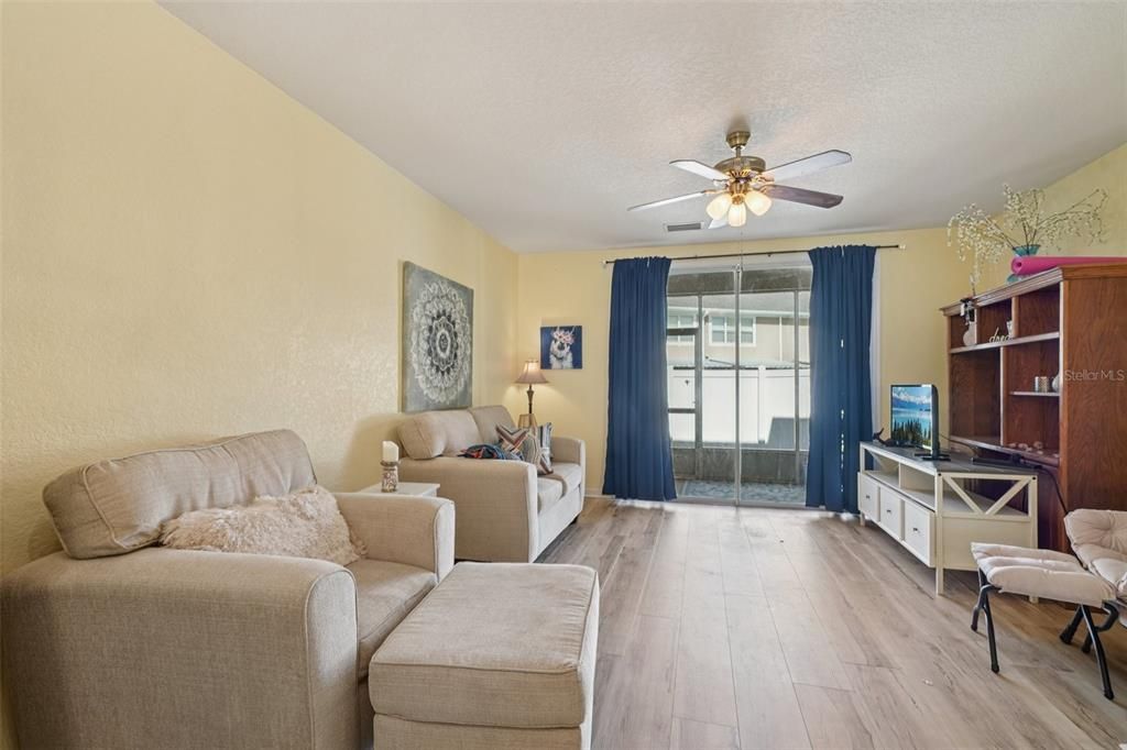 На продажу: $172,000 (2 спален, 2 ванн, 1134 Квадратных фут)