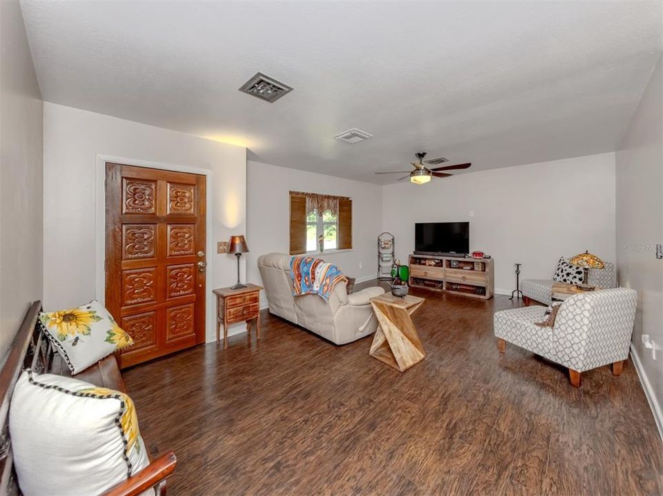 For Sale: $559,000 (3 beds, 2 baths, 1459 Square Feet)