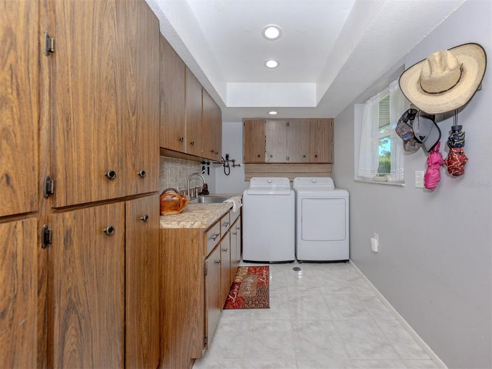 For Sale: $559,000 (3 beds, 2 baths, 1459 Square Feet)