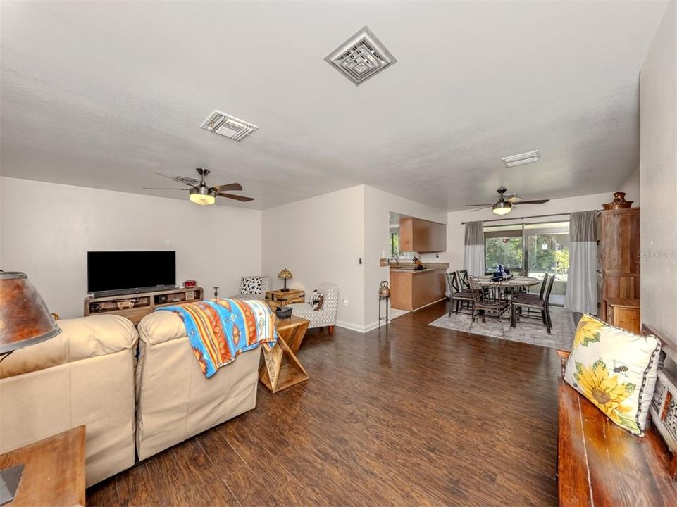 For Sale: $559,000 (3 beds, 2 baths, 1459 Square Feet)