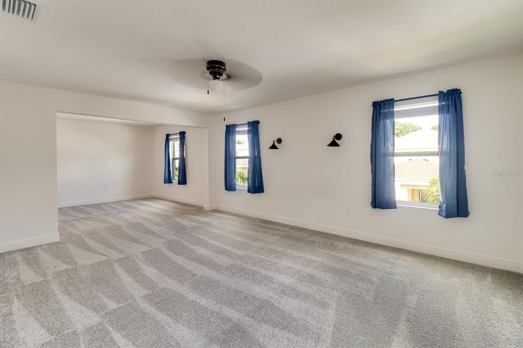 For Sale: $424,999 (4 beds, 2 baths, 2964 Square Feet)