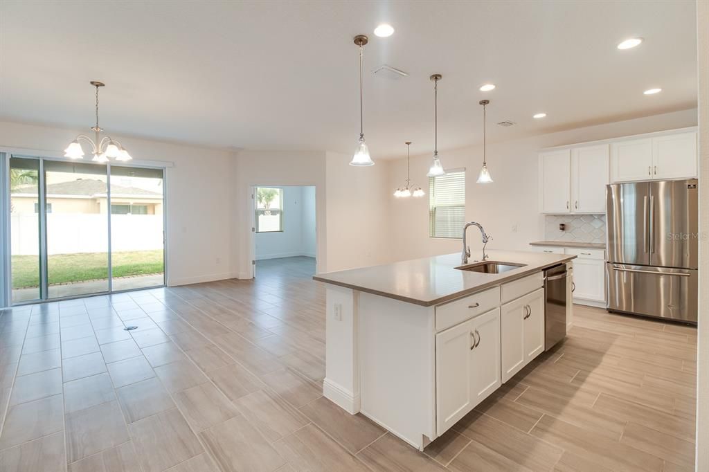 For Sale: $424,999 (4 beds, 2 baths, 2964 Square Feet)