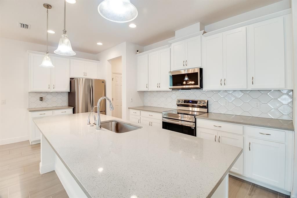 For Sale: $424,999 (4 beds, 2 baths, 2964 Square Feet)