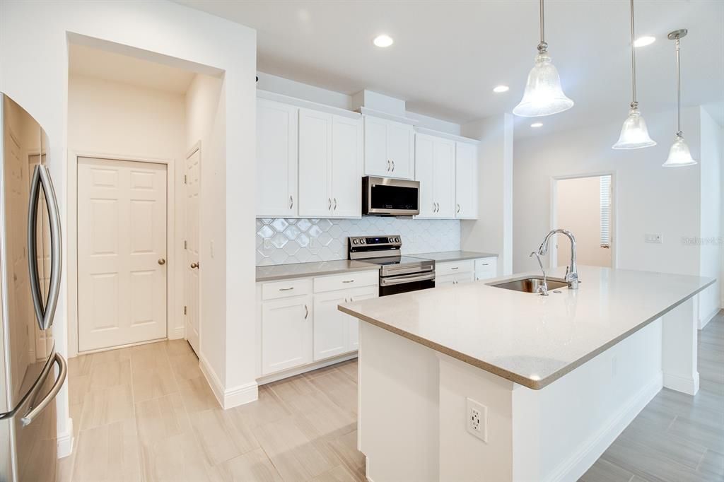 For Sale: $424,999 (4 beds, 2 baths, 2964 Square Feet)