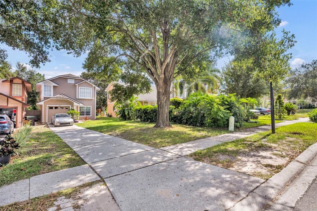Recently Sold: $350,000 (3 beds, 2 baths, 1566 Square Feet)
