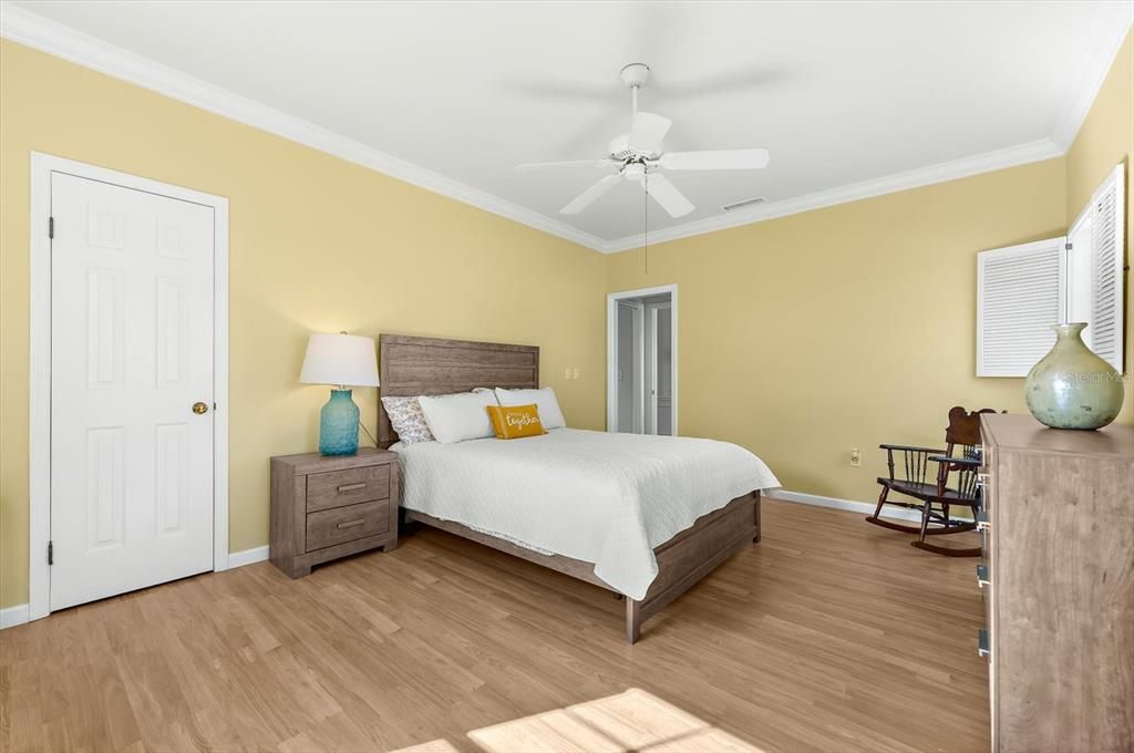 For Sale: $399,000 (3 beds, 2 baths, 1974 Square Feet)