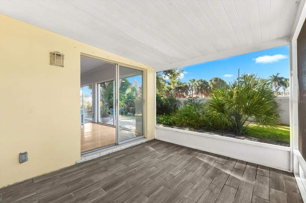 For Sale: $399,000 (3 beds, 2 baths, 1974 Square Feet)