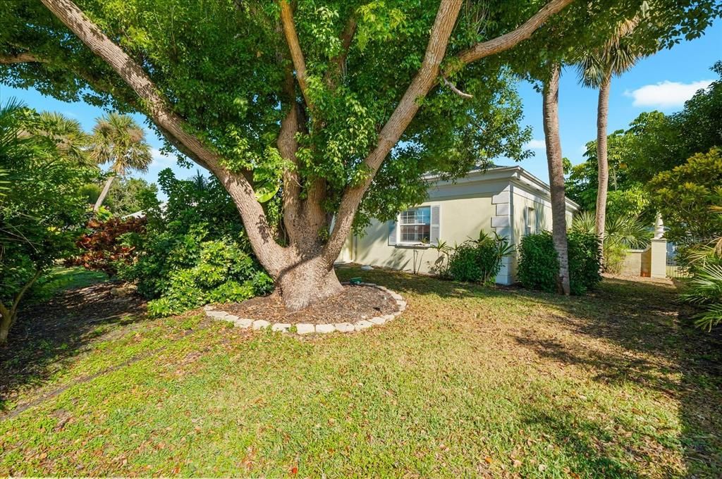 For Sale: $399,000 (3 beds, 2 baths, 1974 Square Feet)