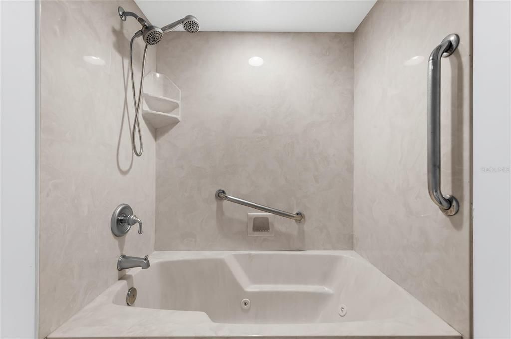 For Sale: $399,000 (3 beds, 2 baths, 1974 Square Feet)