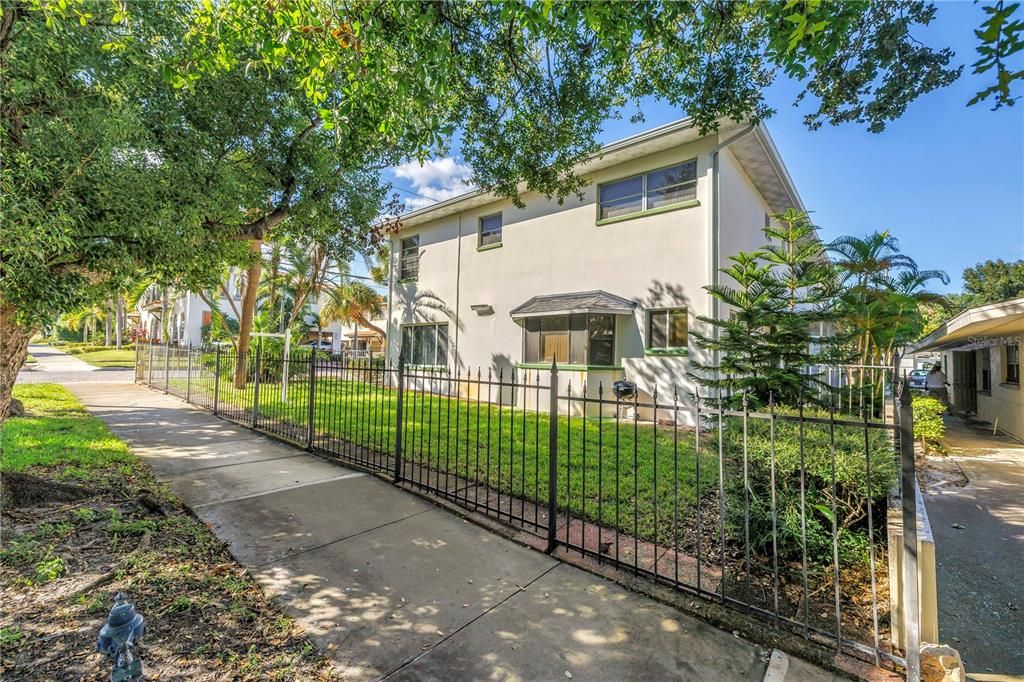 待售: $1,395,000 (8 贝兹, 0 浴室, 6075 平方英尺)