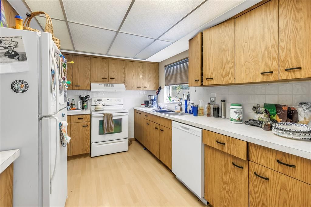 待售: $1,395,000 (8 贝兹, 0 浴室, 6075 平方英尺)