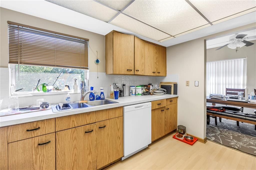 待售: $1,395,000 (8 贝兹, 0 浴室, 6075 平方英尺)