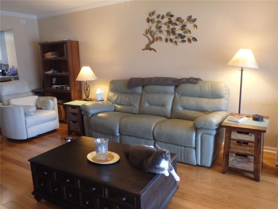 待售: $185,000 (2 贝兹, 2 浴室, 1150 平方英尺)