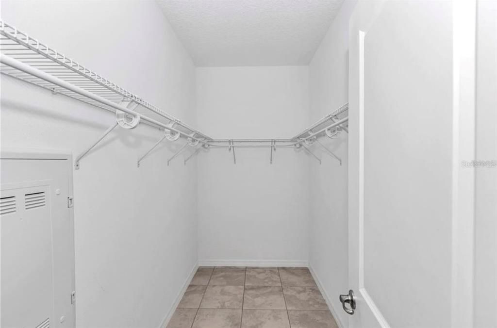 For Rent: $2,200 (3 beds, 2 baths, 1856 Square Feet)