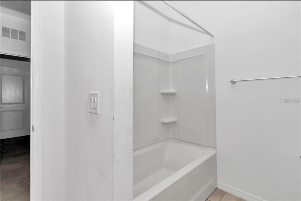 For Rent: $2,200 (3 beds, 2 baths, 1856 Square Feet)