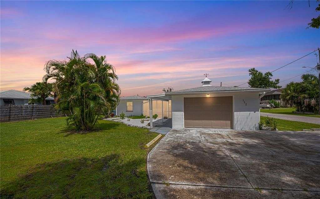 Active With Contract: $550,000 (3 beds, 2 baths, 1354 Square Feet)