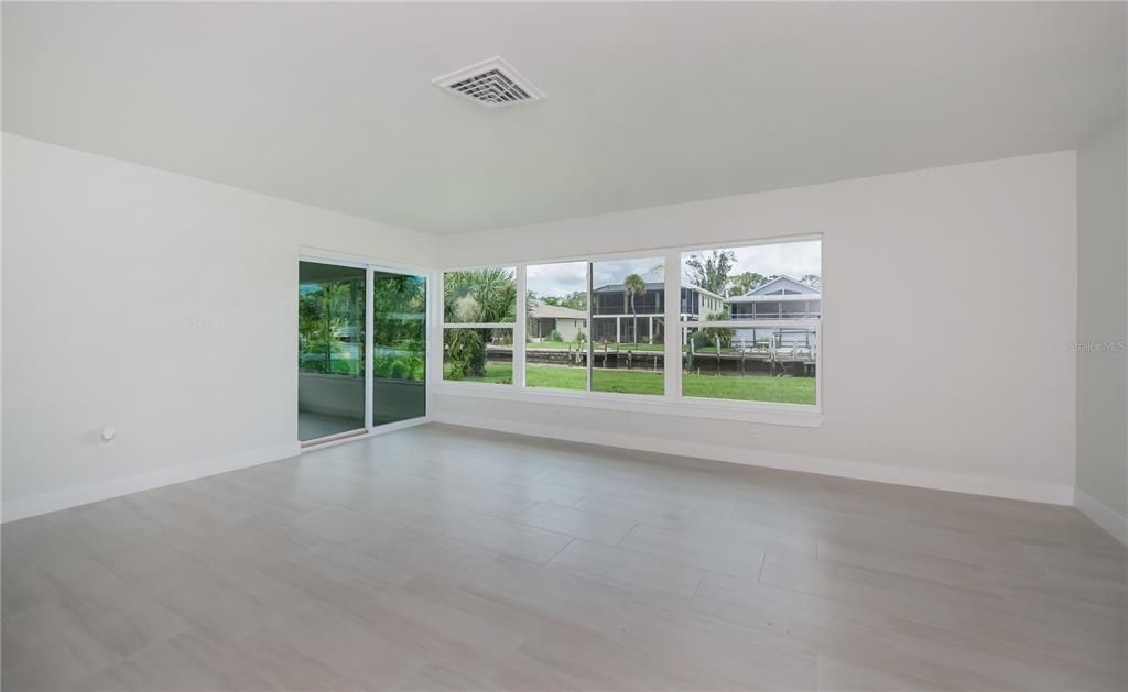 Active With Contract: $550,000 (3 beds, 2 baths, 1354 Square Feet)