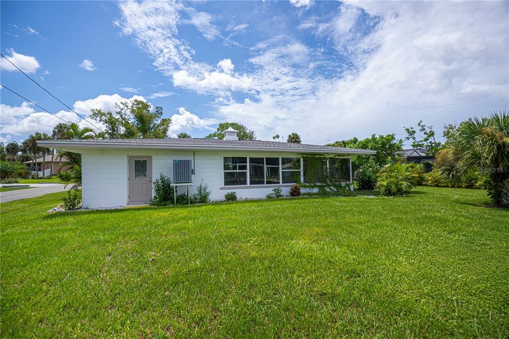 Active With Contract: $550,000 (3 beds, 2 baths, 1354 Square Feet)