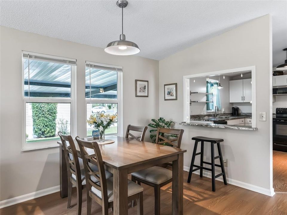 For Sale: $211,000 (2 beds, 1 baths, 936 Square Feet)