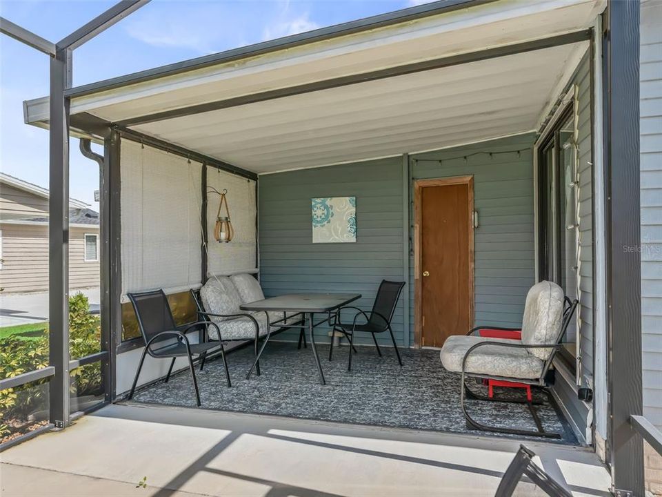 For Sale: $211,000 (2 beds, 1 baths, 936 Square Feet)