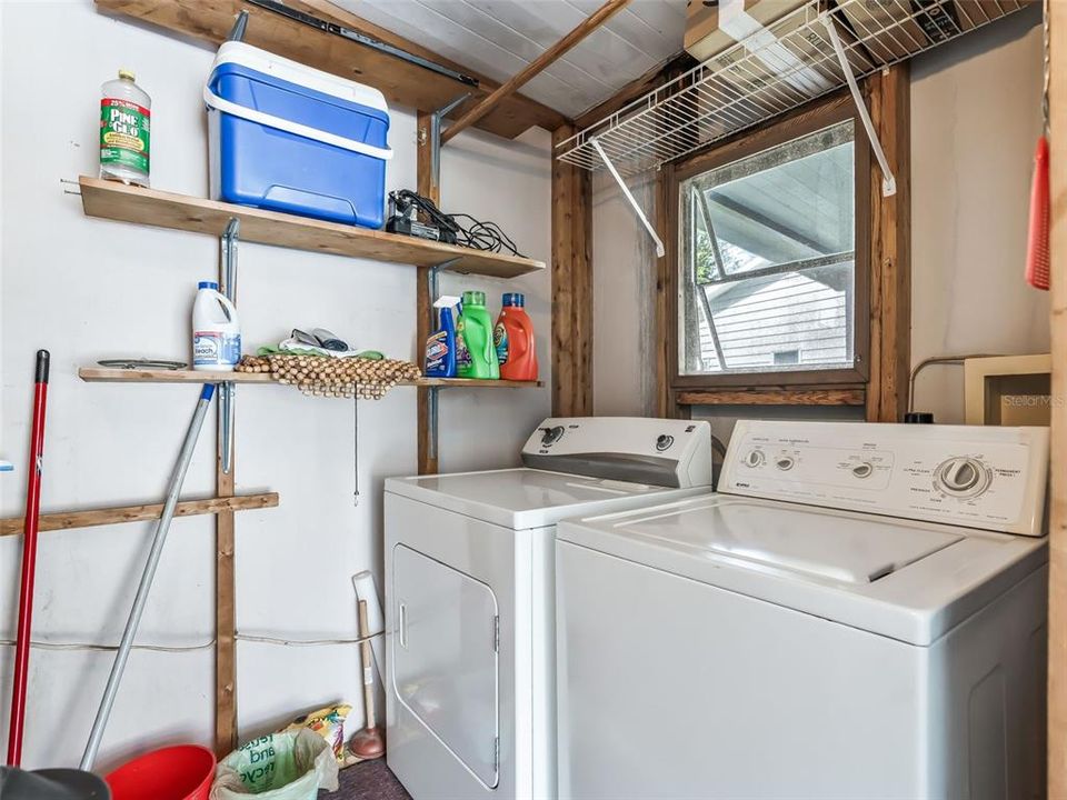 For Sale: $211,000 (2 beds, 1 baths, 936 Square Feet)