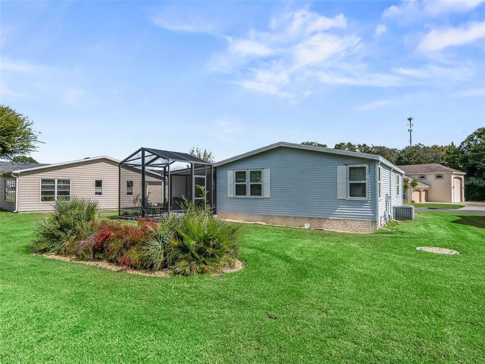 For Sale: $211,000 (2 beds, 1 baths, 936 Square Feet)