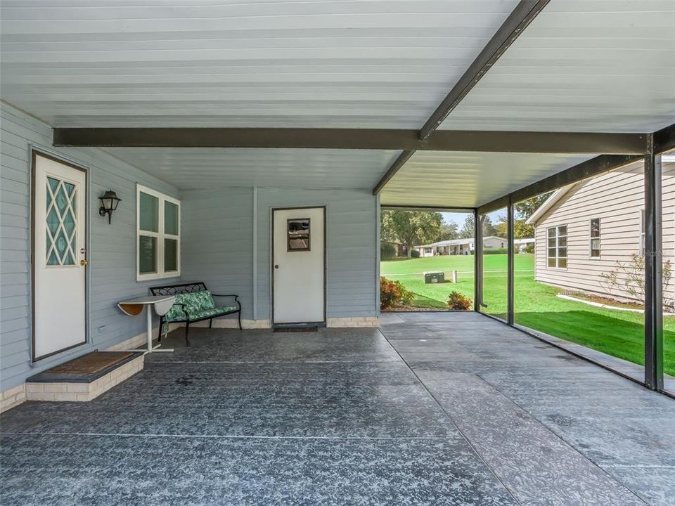 For Sale: $211,000 (2 beds, 1 baths, 936 Square Feet)