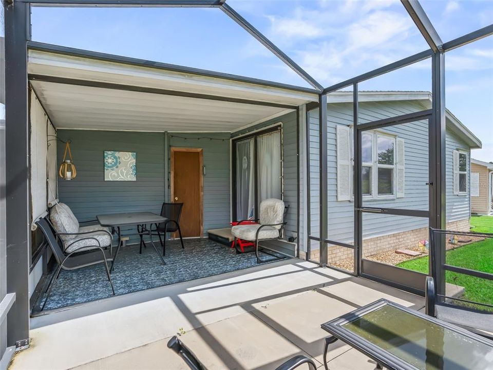 For Sale: $211,000 (2 beds, 1 baths, 936 Square Feet)